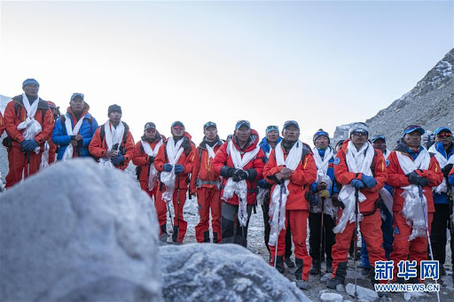 2020珠峰高程测量登山队登顶成功
